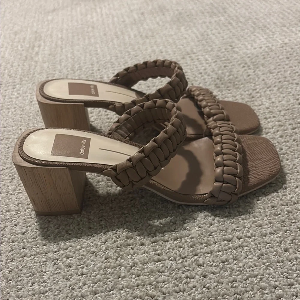 Dolce Vita Tan Sandals Slip-On Casual - Picture 2 of 4